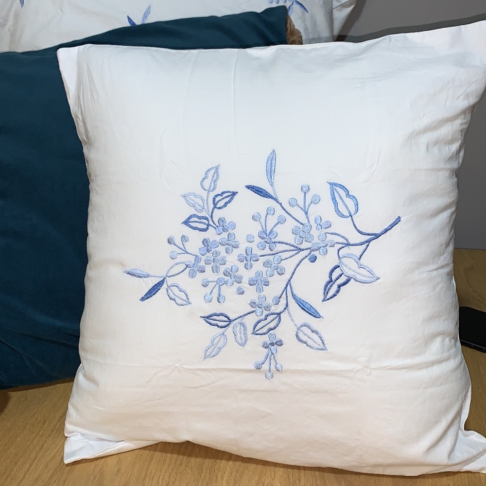 Gifts for Mom 🌸✨ April Cornell-Samll Embroidered Pillowcase